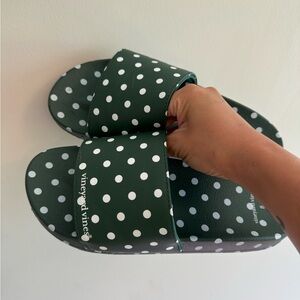 Vineyard Vines size 8 green polka dot sandals